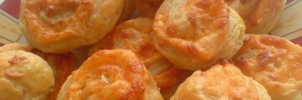 Слоеные булочки с сыром
