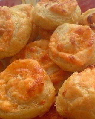 Слоеные булочки с сыром