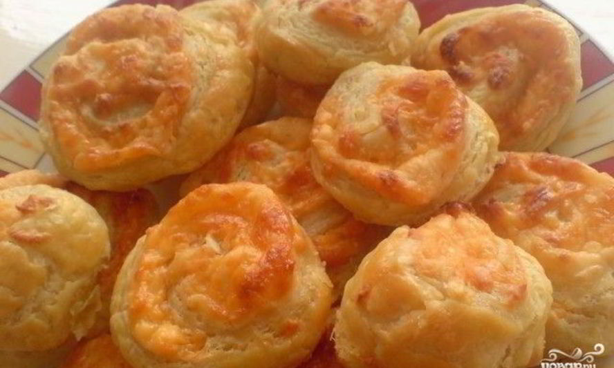 Рецепт слоеных булочек с сыром