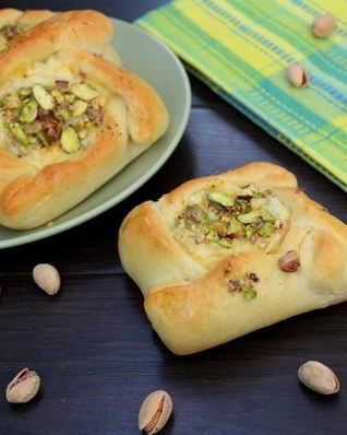 Сырные булочки с фисташками