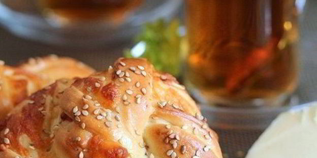 турецкие хлебные булочки с сезамом