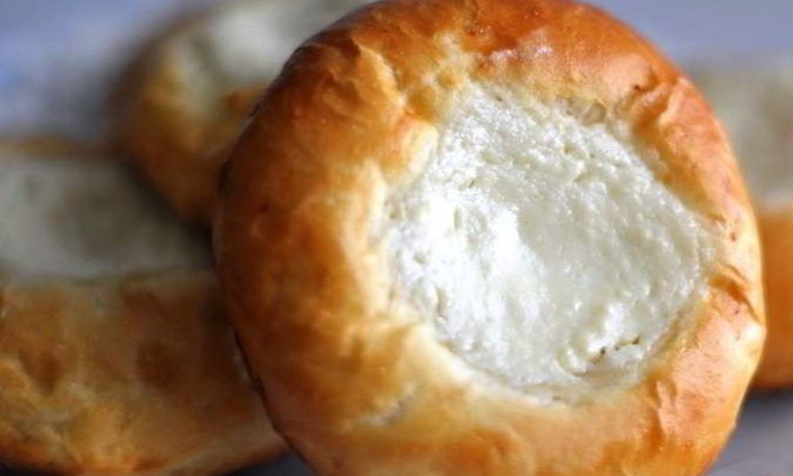 Рецепт творожных ватрушек из дрожжевого теста