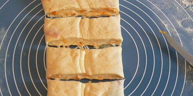 творожные витые булочки с курагой