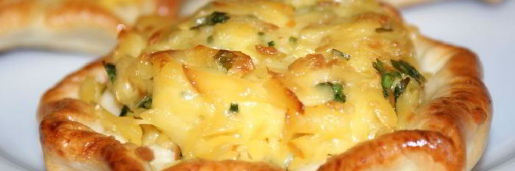 Ватрушки с копченым сыром и чесноком