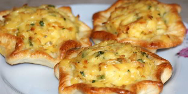 ватрушки с копченым сыром и чесноком