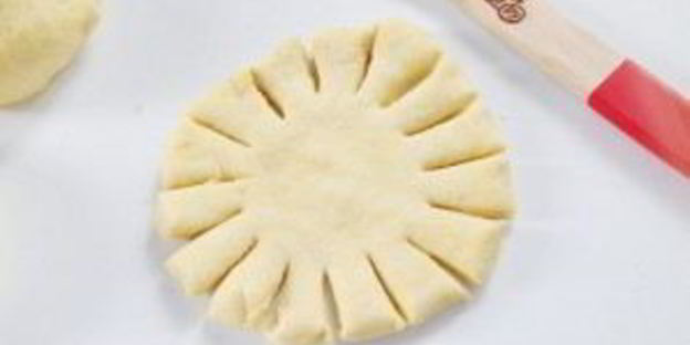 ватрушки с творогом, брынзой и зеленью