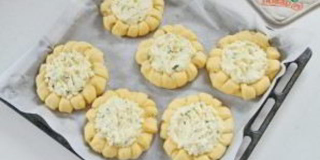 ватрушки с творогом, брынзой и зеленью