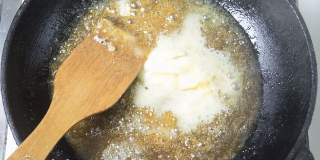 чизкейк без выпечки с карамелизированными грушами