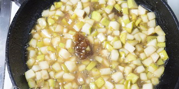 чизкейк без выпечки с карамелизированными грушами