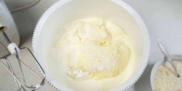 чизкейк без выпечки с карамелизированными грушами