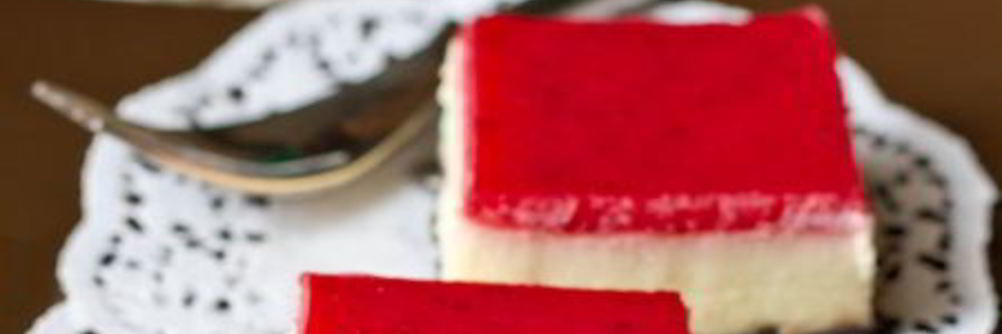 Чизкейк с белым шоколадом и клубничным желе