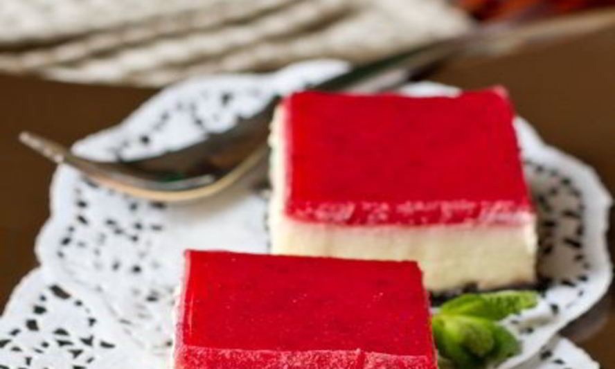 Рецепт чизкейка с белым шоколадом и клубничным желе