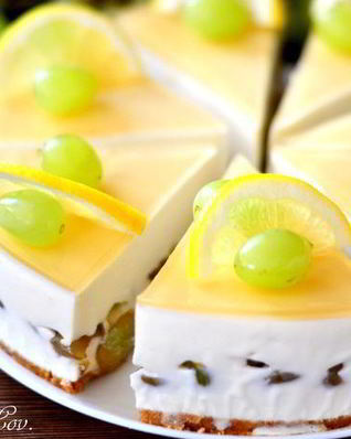 Чизкейк с белым вином и виноградом