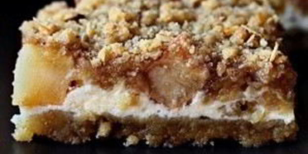 чизкейк с хлопьями и яблоками