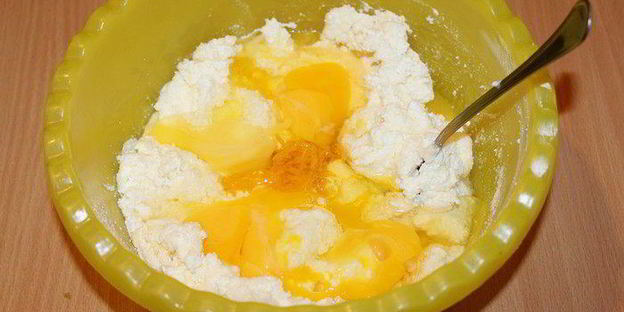 чизкейк с маскарпоне и брусничным соусом