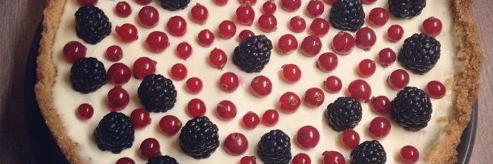 Чизкейк со сливочным сыром и ягодами