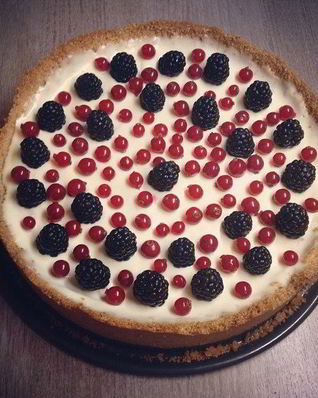 Чизкейк со сливочным сыром и ягодами