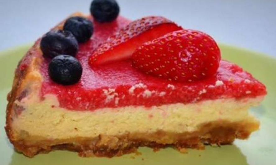 Рецепт клубничного чизкейка в мультиварке