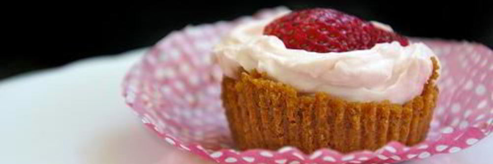 Мини-чизкейки с клубникой