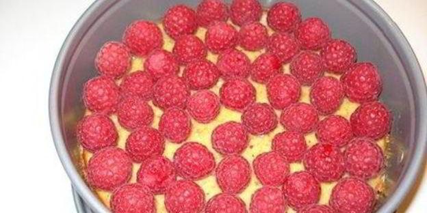 многослойный фисташковый чизкейк с малиной