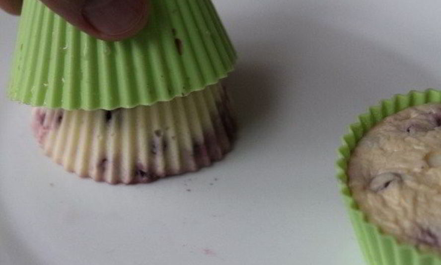 Рецепт сметанного чизкейка с брусникой на пару