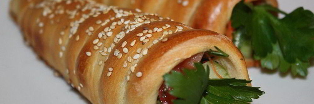 Дрожжевые трубочки фаршированные салатом