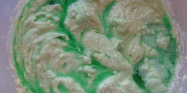 ананасный кекс с ментоловой глазурью