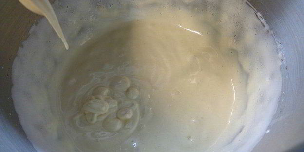 инновационный кекс с белым шоколадом и спирулиной