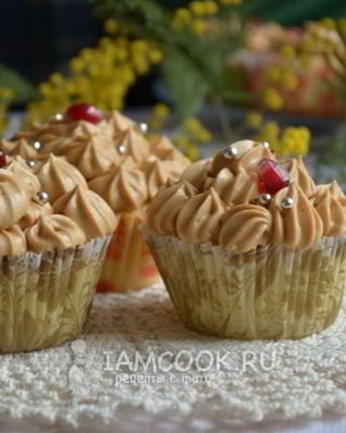 Капкейки с карамельно-сливочным кремом и орехами