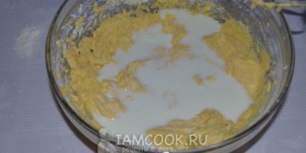 капкейки с карамельно-сливочным кремом и орехами