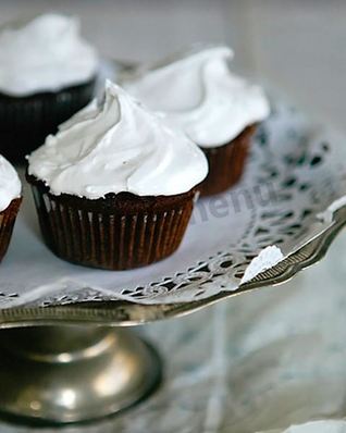 Капкейки с шоколадной начинкой внутри и с кремом