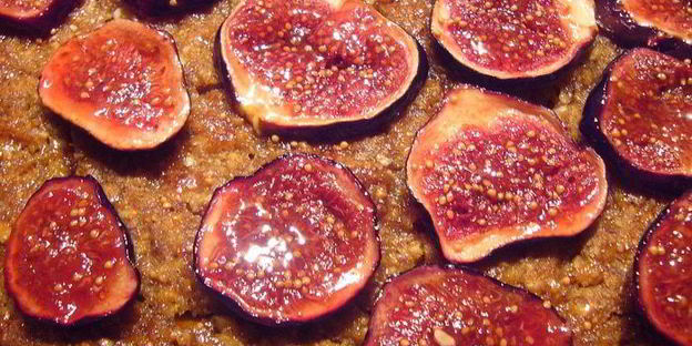 кекс из цельнозерновых хлопьев с хурмой и инжиром мужские забавы