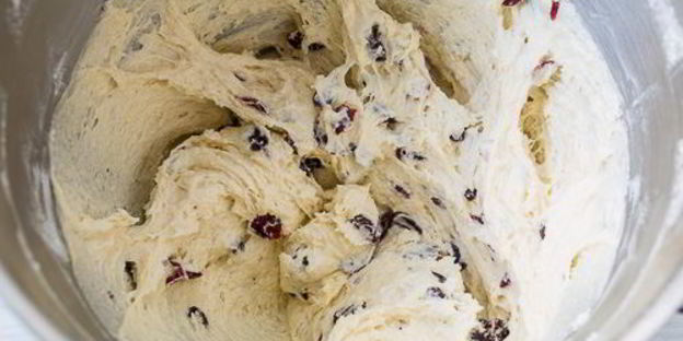 кекс на шампанском с сушеной клюквой