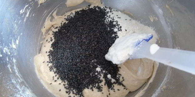 кекс с семенами черного кунжута