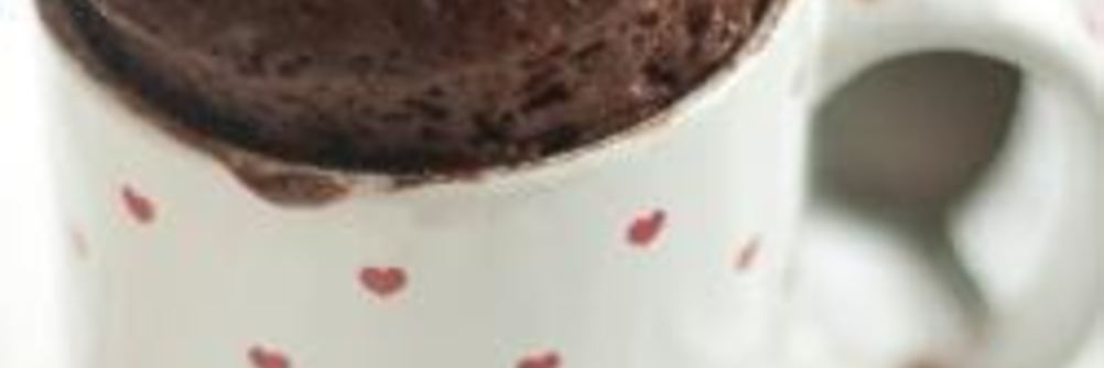 Кекс в кружке в микроволновке