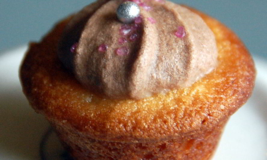 Рецепт кексиков с сиропом и шоколадным кремом