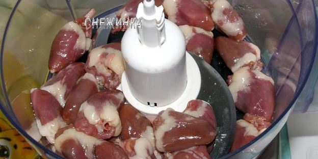 кексы из куриных сердечек с овощами