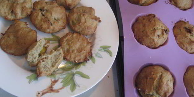 кексы постные из авокадо с финиками