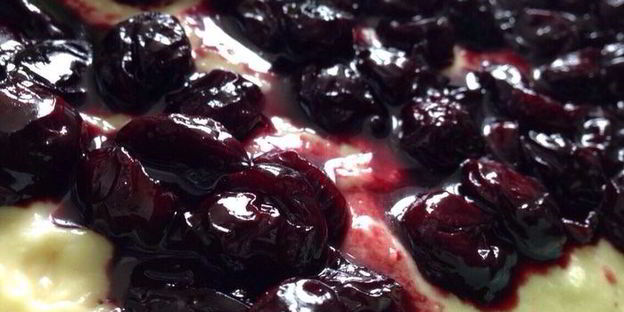 кокосовый кекс с вишней