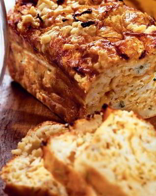 Луковый кекс с сыром