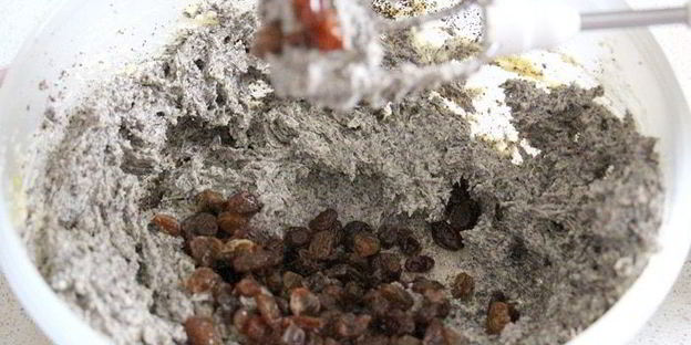 маковые капкейки с изюмом и сливочным кремом