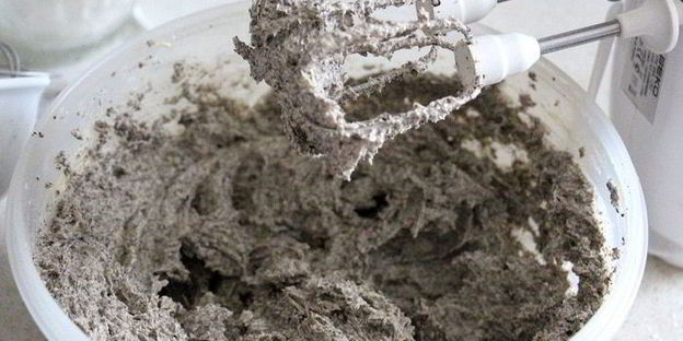 маковые капкейки с изюмом и сливочным кремом