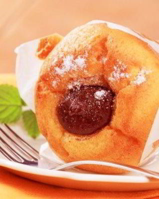 Мини-кексы с мусковадо и печеными сливами