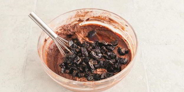 шоколадный кекс с черносливом