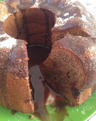 Шоколадный кекс с изюмом