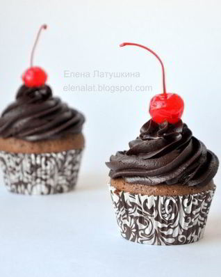 Шоколадные капкейки с грецким орехом с кусочками шоколада