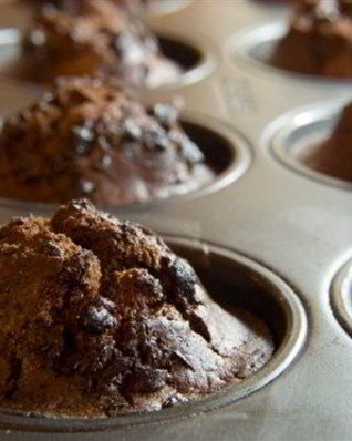 Шоколадные кексы с черникой