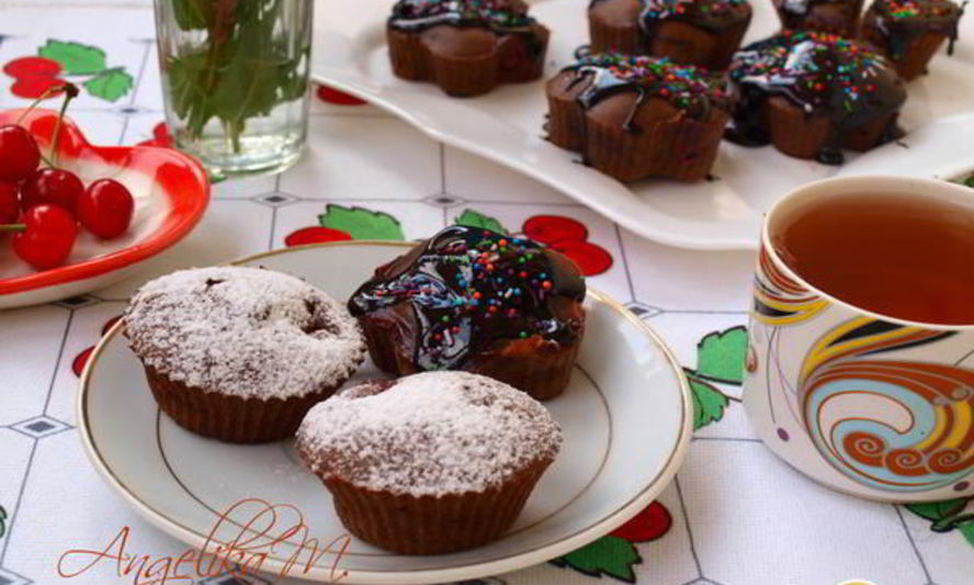 Рецепт шоколадных кексов с вишней