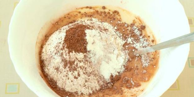 шоколадные кексы с вишней