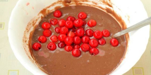 шоколадные кексы с вишней